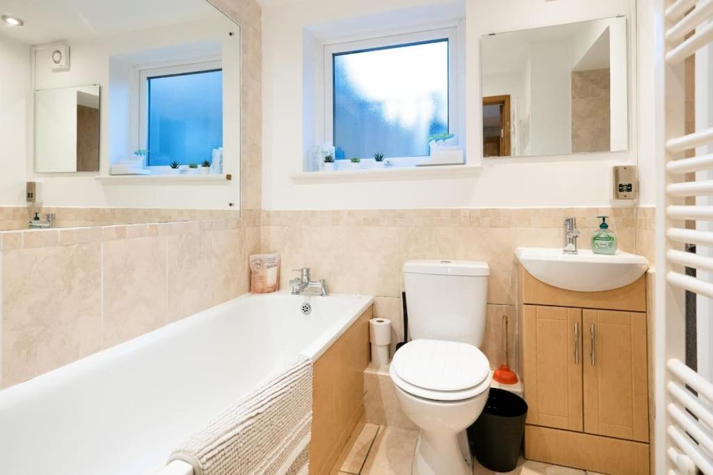 3 Bedroom Home Close To Town Centre With Wifi & Garden رويال تونبريدج ويل المظهر الخارجي الصورة